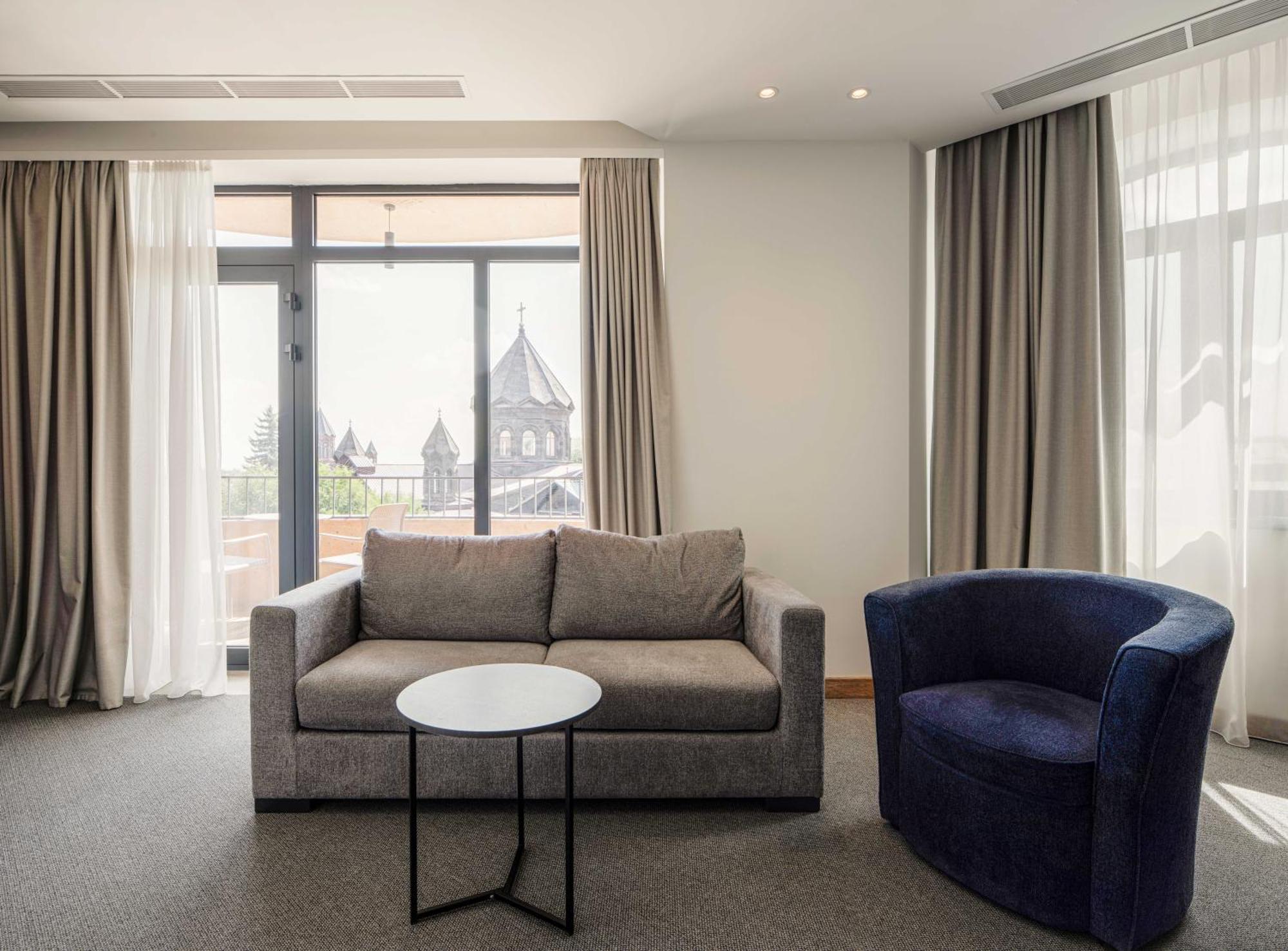Radisson Hotel & Spa Gyumri Esterno foto
